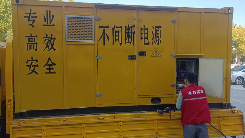 石楼柴油发电机组和UPS电源配合使用时，如何避免切换过程中的电力中断？